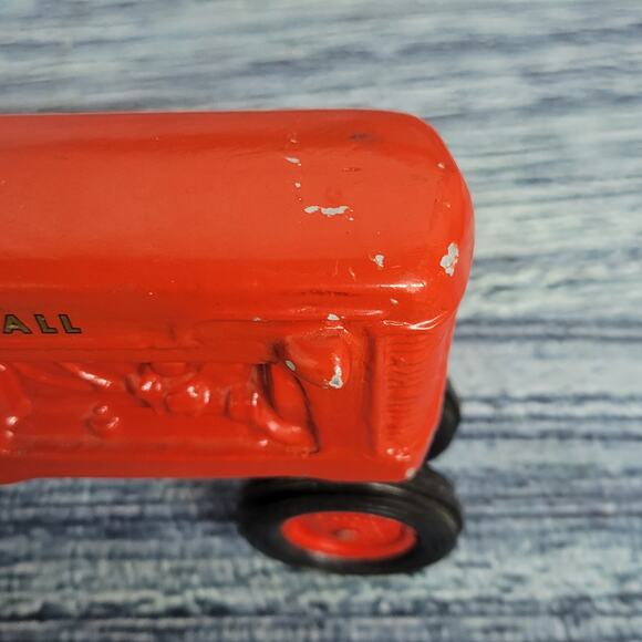 Vintage Scale Models 1/16 Scale IH Farmall die-cast n/frontend tractor red/black - Picture 3 of 10